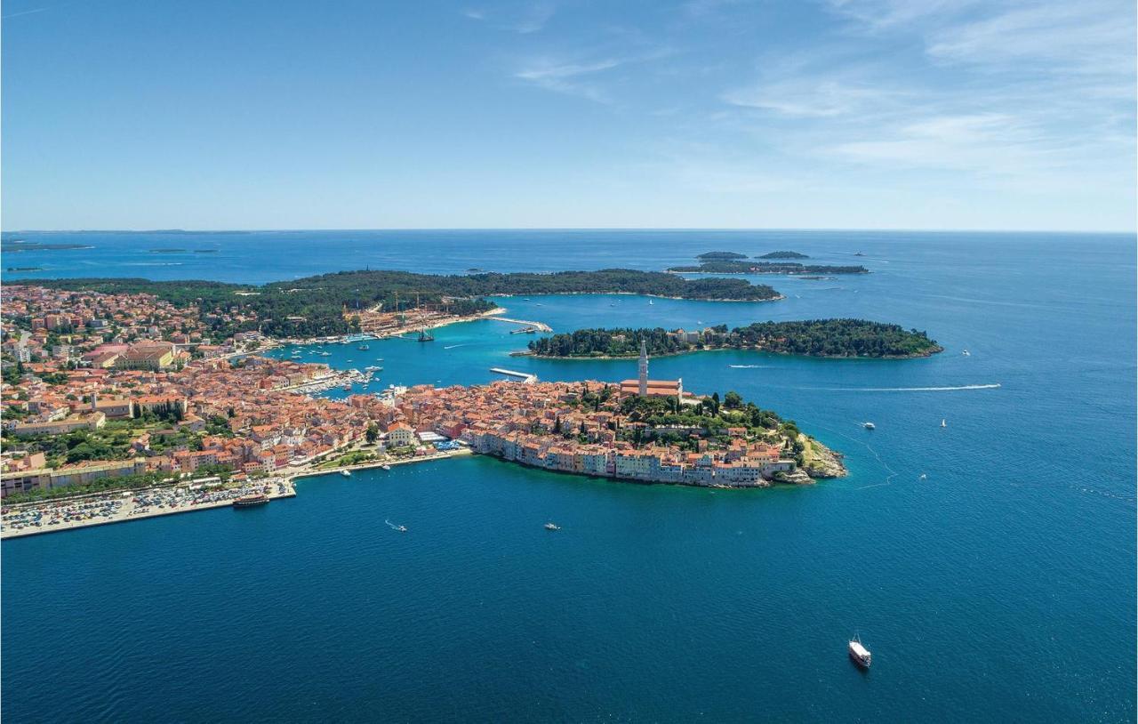 2 Bedroom Stunning Apartment In Rovinj Exterior foto